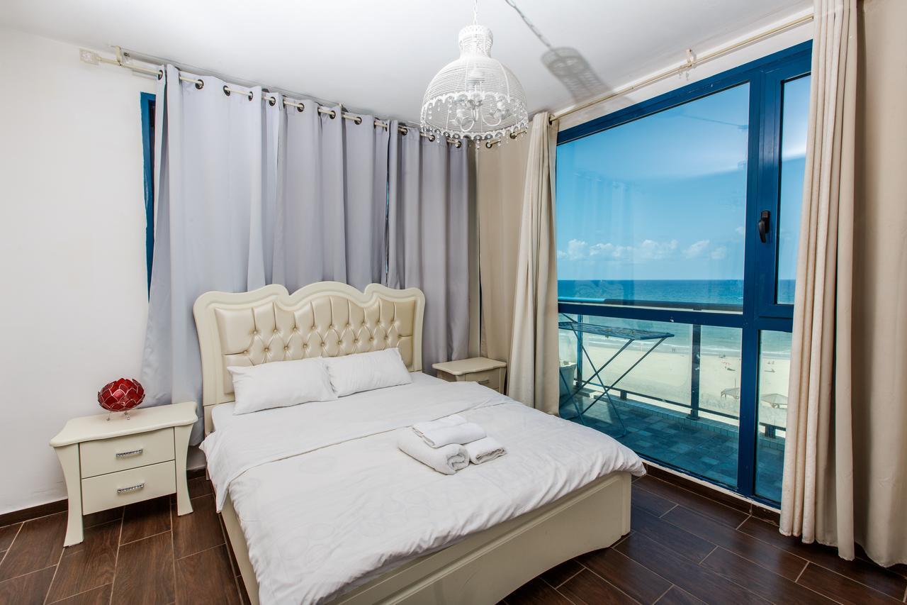 Ocean Front Apartments First Line To The Beach Тел Авив Екстериор снимка