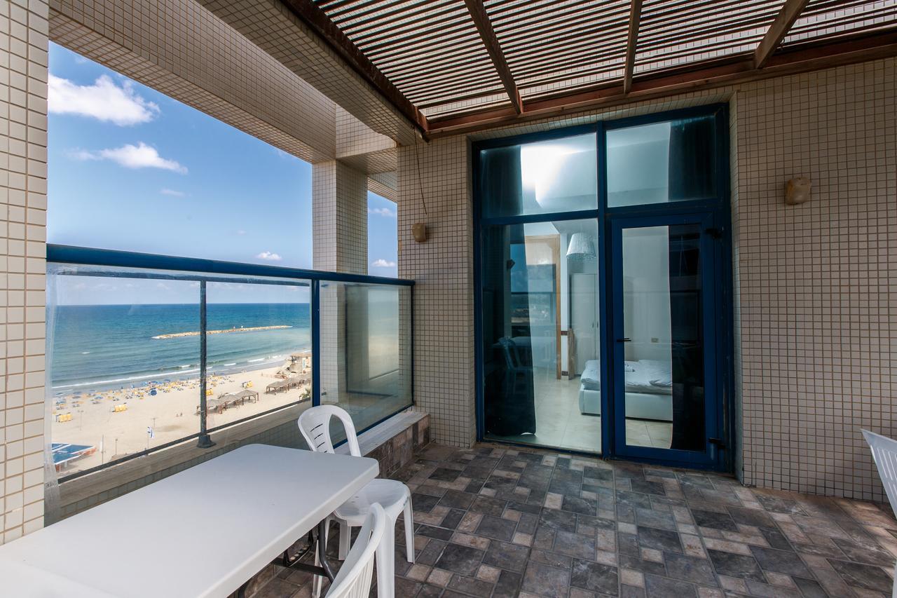Ocean Front Apartments First Line To The Beach Тел Авив Екстериор снимка