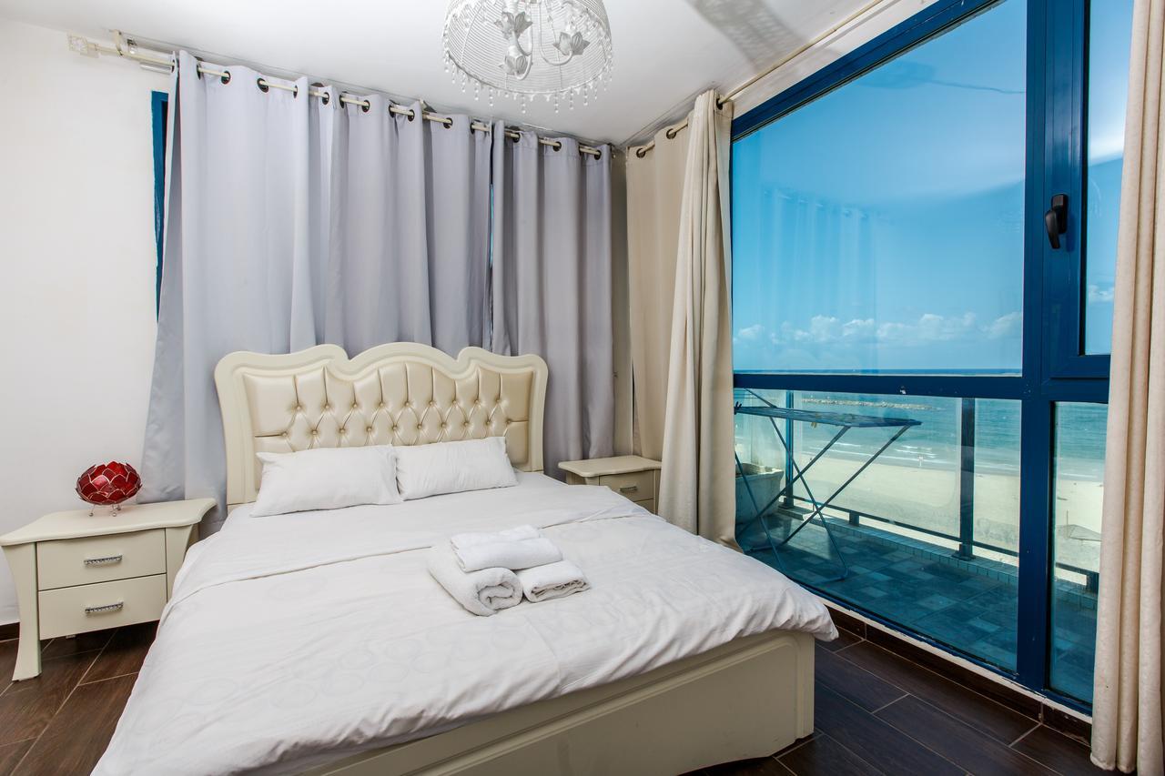 Ocean Front Apartments First Line To The Beach Тел Авив Екстериор снимка