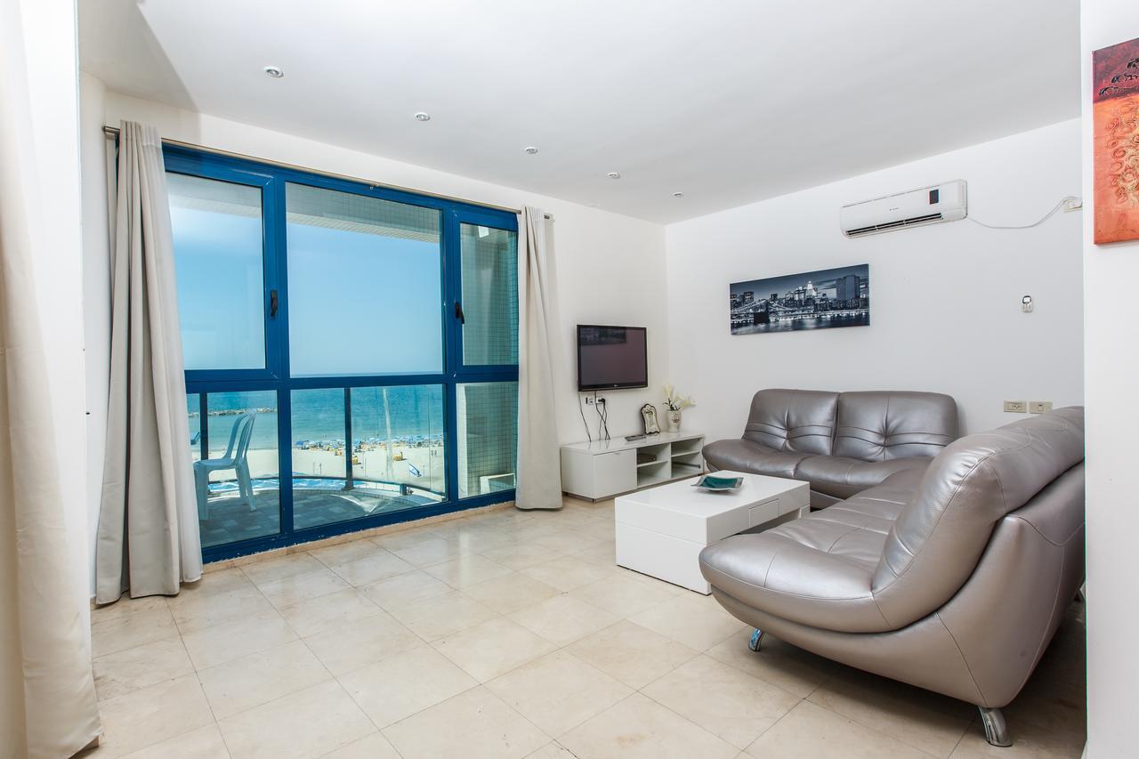 Ocean Front Apartments First Line To The Beach Тел Авив Екстериор снимка