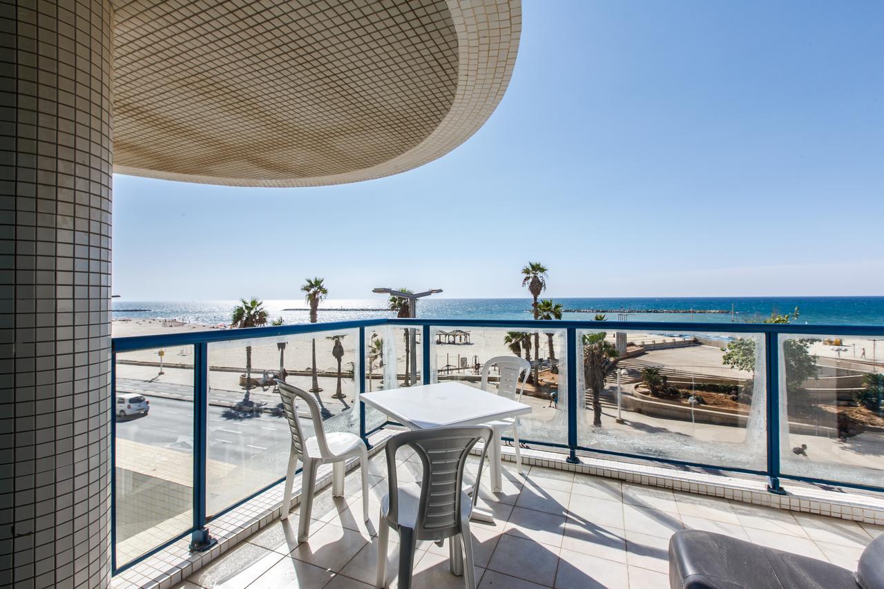 Ocean Front Apartments First Line To The Beach Тел Авив Екстериор снимка