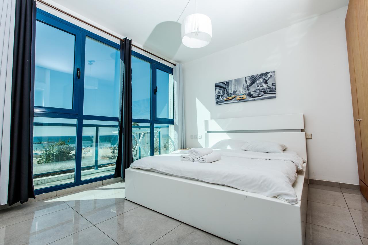 Ocean Front Apartments First Line To The Beach Тел Авив Екстериор снимка