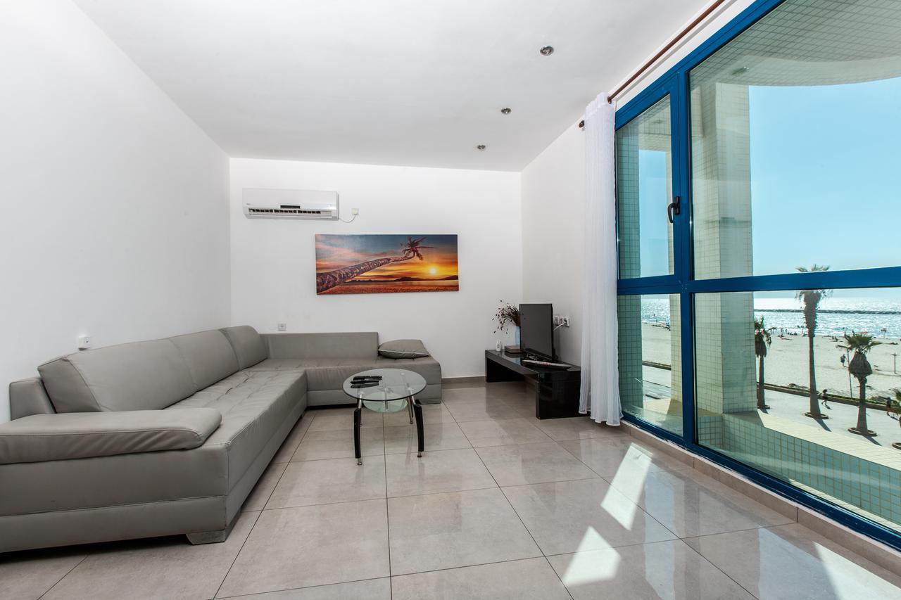 Ocean Front Apartments First Line To The Beach Тел Авив Екстериор снимка