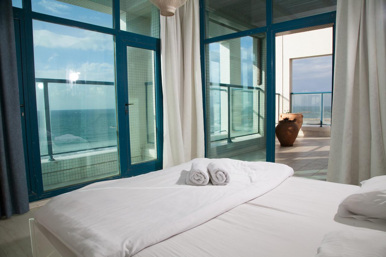 Ocean Front Apartments First Line To The Beach Тел Авив Екстериор снимка