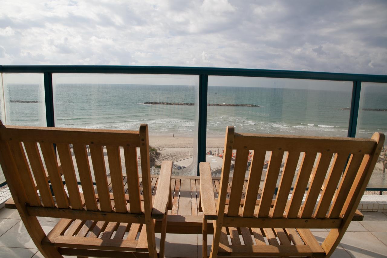 Ocean Front Apartments First Line To The Beach Тел Авив Екстериор снимка