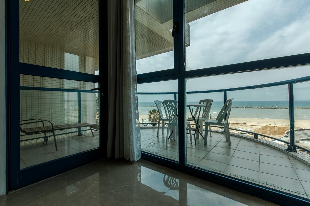 Ocean Front Apartments First Line To The Beach Тел Авив Екстериор снимка