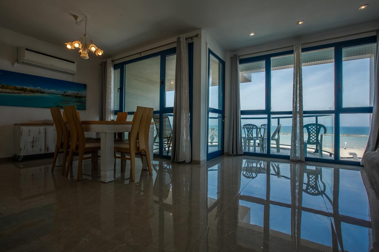 Ocean Front Apartments First Line To The Beach Тел Авив Екстериор снимка
