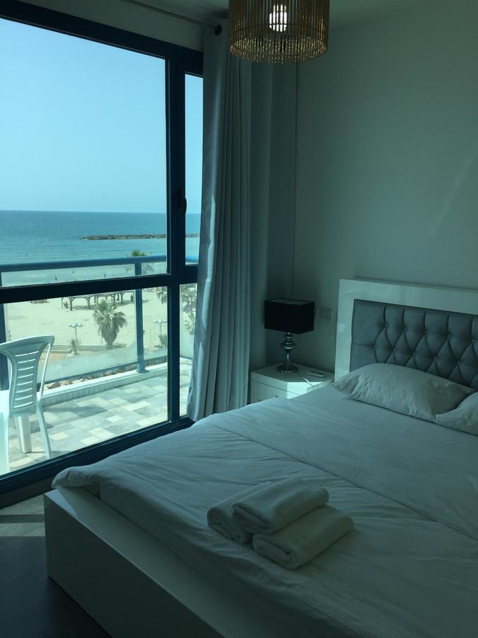 Ocean Front Apartments First Line To The Beach Тел Авив Екстериор снимка