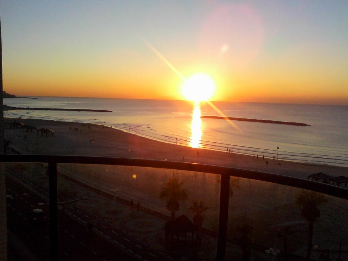 Ocean Front Apartments First Line To The Beach Тел Авив Екстериор снимка